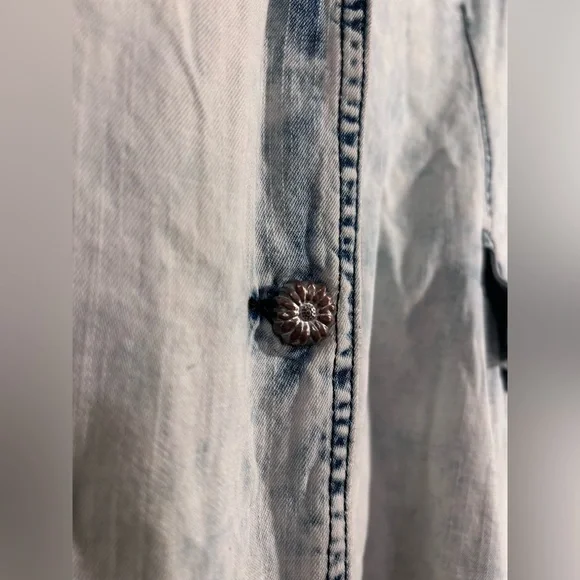 POL Uptown Girl Woven Light Wash Denim Jacket - Picture 7 of 10